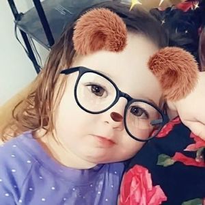 Meet your Posher, Larissa